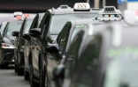 Manifestation de taxis à Saint-Denis en Seine-Saint-Denis, le 21 mai 2025