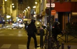 Des policiers près du Bataclan à Paris, le 15 novembre 2015