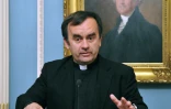 Le Père Patrick Desbois fait un discours au Département d'Etat à Washington le 12 mai 2011