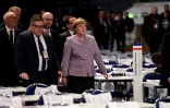 La Chancelière allemande Angela Merkel visite les installations pour la tenue du congrès des délégués de la CDU, le 5 décembre 2016 à Essen