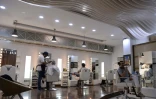 Au salon de beauté Men's à Islamabad, le 12 octobre 2017