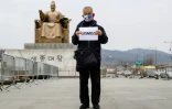 Le retraité Huh manifeste, le 2 avril 202 5à Séoul, deux jours avant que la Cour constitutionnelle se prononce sur la destitution du président sud-coréen Yoon Suk Yeol