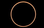 Le "cercle de feu" provoqué par l'éclipse annulaire du soleil au-dessus d'Albuquerque au Nouveau-Mexique (sud-ouest des Etats-Unis), le 14 octobre 2023
