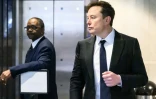 Elon Musk arrive au tribunal fédéral d'Oakland, pour son procès contre OpenAI, le 30 avril 2026 en Californie