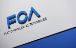 Le logo de Fiat Chrysler Automobiles (FCA) le 6 mars 2019lors du salon automobile de Genève