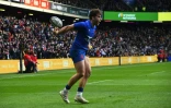 L'ailier français Damian Penaud après avoir marqué le sixième essai du XV de France lors de la victoire 36-17 face à l'Ecosse samedi 26 février 2022 à Edimbourg.