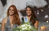 Miss Tahiti Vaimalama Chaves élue Miss France 2019, au côté de Miss France 2018 Maeva Coucke, à Lille le 15 décembre 2018