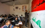 Des élèves suivent un cours dans une salle de classe d'une école située dans le centre de l'Irak, le 10 mars 2024