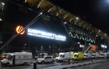 Des ambulances devant le terminal de Moscou-Cheremetievo le 5 mai 2019, après l'accident d'un avion d'Aeroflot