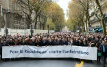 Le cortège de tête de la marche contre l'antisémitisme, en présence de nombreux politiques, le 12 novembre 2023 à Paris