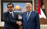 Le président palestinien Mahmoud Abbas (D) et le ministre français des Affaires étrangères Stéphane Séjourné à Ramallah, le 5 février 2024