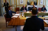 Edouard Philippe (de dos), Emmanuel Macron, Gérard Larcher, Richard Ferrand, et le président du CESE Patrick Bernasconi à l'Elysée à Paris le 2 juillet 2020