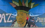 Une fresque réclame "la paix pour le peuple" dans une rue de Cali, en Colombie, le 22 juin 2016