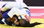 La Française Clarisse Agbegnenou, lors de son combat (catégorie des -63 kg) contre la Sud-coréenne Heeju Han aux Championnats du monde de judo, le 9 juin 2021 à Budapest