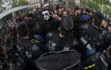 Policiers et manifestants face Ă  face le 18 mai 2016 Ă  Paris