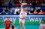 Le Français Kevin Le Roux contre la Slovénie en finale de l'Euro de volley le 18 octobre 2015 à Sofia