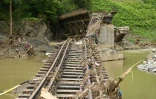 Une voie ferrée détruite par les inondations à Rech, près de Dernau en Allemagne, le 19 août 2021