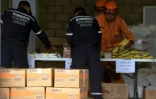 Efectivos de bomberos y defensa civil de Colombia organizan la ayuda humanitaria destinada a Venezuela, en un centro de acopio en Cúcuta, el 8 de febrero de 2019
