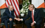 Le président américain Donald Trump (D) et le Premier ministre irlandais Micheál Martin, le 12 septembre 2026 à Dublin
