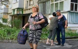 Des habitants quittent leur village, près de Koupiansk, après des bombardements russes répétés, le 15 août 2023 en Ukraine