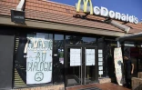 Devant le McDonald's Saint-Barthelemy, en grève depuis le début du mois d'août, à Marseille, le 24 août 2018