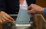 Actuellement, les électeurs votent dans chaque arrondissement pour une liste de conseillers d'arrondissement, et les élus du haut de la liste siègent à la fois au conseil d'arrondissement et au conseil municipal