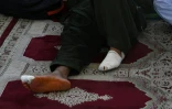 Des bandages et pansements aux pieds d'un participant à la marche pour la paix entre la province du Helmand et Kaboul, le 8 juin 2018