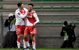 L'attaquant monégasque Sofiane Diop est félicité par l'attaquant monténégrin Stevan Jovetic, après avoir marqué le 3e but pour son équipe face à Saint-Etienne, le 19 mars 2021 au stade Geoffroy Guichard
