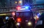 Un véhicule doté d'un canon à eau est escorté par la police durant une manifestation pro-démocratie à Hong Kong le 25 août 2019