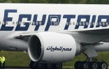 Aucun "message de détresse" n'a été reçu de l'avion d'EgyptAir reliant Paris au Caire avec 66 personnes à bord qui a disparu jeudi des écrans radars