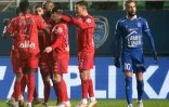La joie des Lyonnais, après l'ouverture du score sur pénalty de leur attaquant Moussa Dembélé face à Troyes, lors de la 21e journée de Ligue 1, le 16 janvier 2022 au Stade de l'Aube