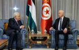 Le président palestinien Mahmoud Abbas (à gauche) rencontre son homologue tunisien Kais Saied, le 18 mai 2023 à Jeddah avant un sommet de la Ligue arabe