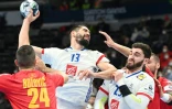 Nikola Karabatic arme un tir  contre le Monténégro lors du succès des Bleus à l'Euro à Budapest, le 24 janvier 2022 
