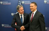 Le ministre polonais des Affaires étrangères Radoslaw Sikorski accueille secrétaire d'Etat américain Antony Blinken (d) à Varsovie, le 12 septembre 2024