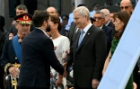 Le président chilien sortant Gabriel Boric (g) et le président élu José Antonio Kast lors d’une cérémonie de passation de commandement de l’armée chilienne à Santiago, le 9 mars 2026