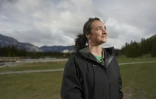 Marie-Eve Marchand, de I'Institut international des relations avec les bisons, dans le parc national de Banff, le 23 mai 2023 dans la province de l'Alberta, au Canada