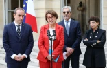 La ministre de l'Agriculture Annie Genevard (c), entourée par le Premier ministre Sébastien Lecornu (g, le ministre du Travail Serge Papin (d) et la ministre de l'Environnement Monique Barbut (2e d) lors de l'annonce d'un plan de relance agricole, à l'hôtel de Matignon, le 15 octobre 2026 à Paris