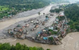 Vue aérienne de Devighat, aprÚs des inondations meurtriÚres le 27 août 2026 au nord de Katmandou au Népal, à la frontiÚre avec le Tibet