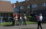 Des militants du Labour dans la banlieue de Llanrumney, près de Cardiff, au Pays de Galles, le 23 avril 2026