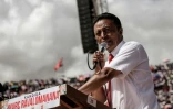 Marc Ravalomanana, candidat à la présidentielle malgache, s'adresse à des dizaines de milliers de partisans rassemblés dans un stade à Antananarivo, le 15 décembre 2018.