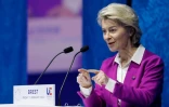 Le présidente de la Commission européenne Ursula von der Leyen fait une déclaration lors du sommet pour l'Océan, le 11 février 2022 à Brest