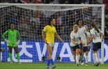 La capitaine Amandine Henry offre la victoire aux Bleues contre le Brésil en 8e de finale du Mondial au stade Océane au Havre, le 23 juin 2019