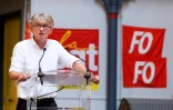 Le secrétaire général de Force Ouvrière Jean-Claude Mailly lors d'un discours contre la loi travail El Khomry, le 6 juillet 2016, à Paris, au côté de la CGT