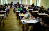 Des applications numériques proposent des fiches ou des vidéos courtes produites par des professeurs pour éviser le bac

le bac 