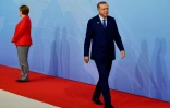 La chancelière allemande Angela Merkel accueille le président turc Recep Tayyip Erdogan à son arrivée au sommet du G20 à Hambourg, le 7 juillet 2017