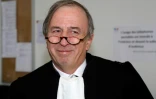 Me Paul-Albert Iweins, avocat de l'éditeur Mondadori France qui publie le magazine Closer quitte le tribunal de Nanterre (région parisienne), le 2 mai 2017