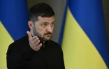 Le président ukrainien Volodymyr Zelensky tient une conférence de presse à Kiev, le 13 mai 2025 