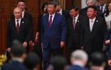 Le président russe Vladimir Poutine (à gauche), son homologue chinois Xi Jinping (au milieu) et le dirigeant nord-coréen Kim Jong Un (à droite), après un défilé marquant la fin de la Seconde Guerre mondiale, à Pékin