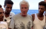 Extrait d'une vidéo de l'ONG espagnole Proactiva Open Arms, montrant l'acteur américain Richard Gere et des migrants à bord d'un navire affrêté par l'association, le 9 août 2019, dans la mer Méditerranée.