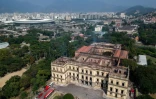 Le Musée national de Rio, ici le 3 septembre 2018 au lendemain de l'incendie, recelait 20 millions de pièces de valeur, dont 40.000 objets de 300 peuples natifs du Brésil. 